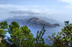 Capri, Blick von der Villa Jovis auf die Halbinsel von Sorrent