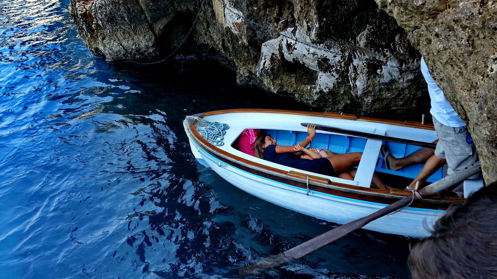 Capri: Einfahrt in die Blaue Grotte