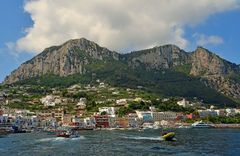 Capri mit der Hafen- und Strandregion Marina Grande