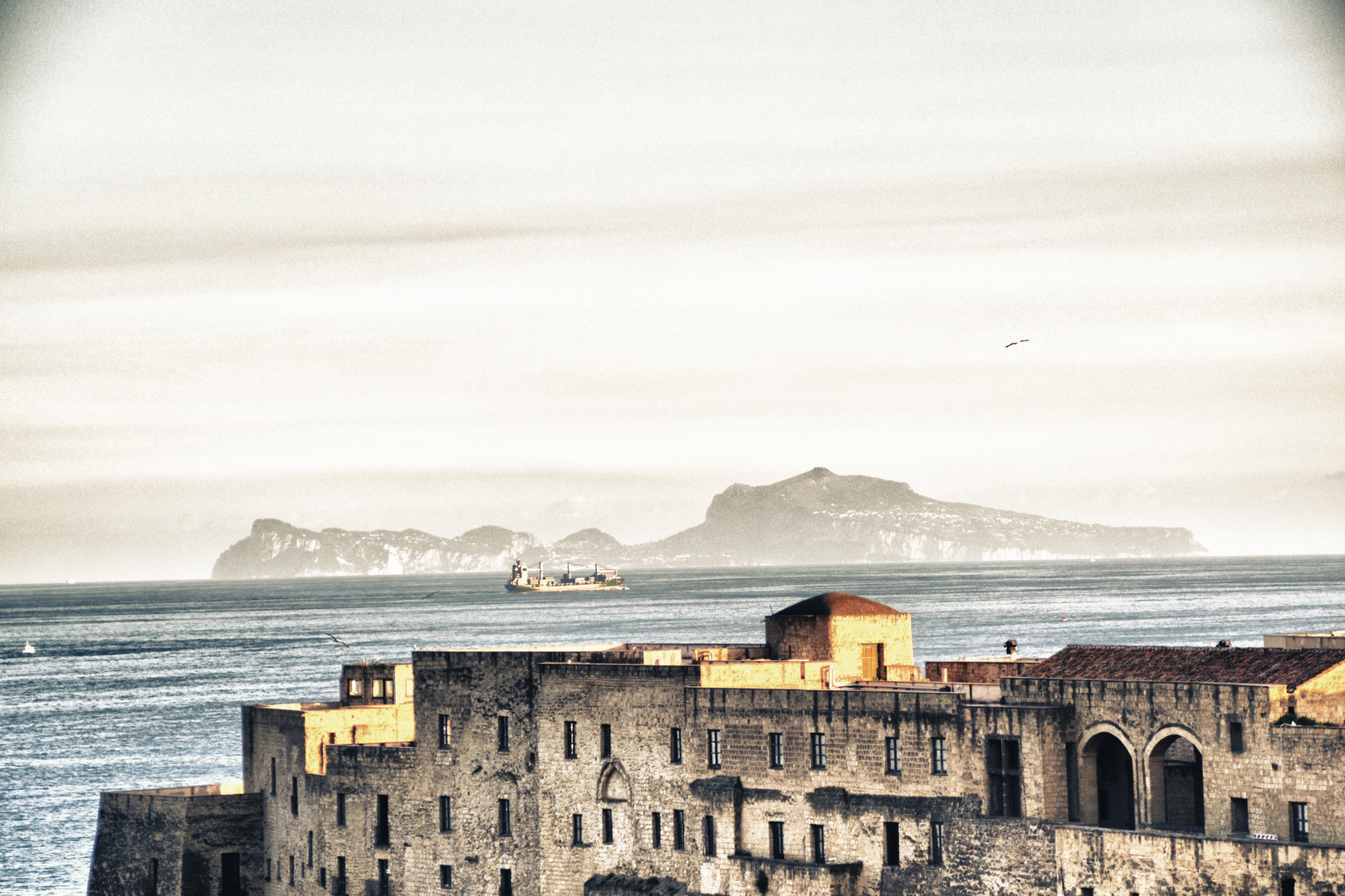 Capri vista da Napoli
