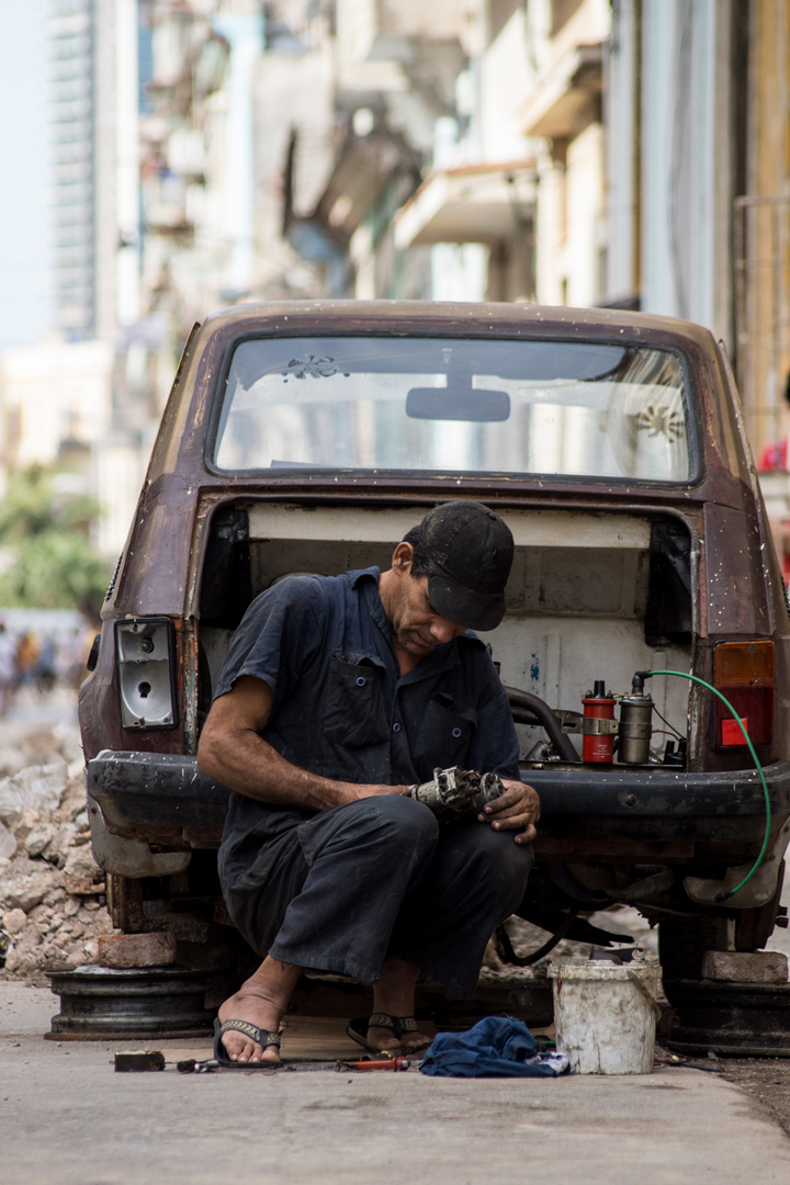 Car Repair Cuban Style