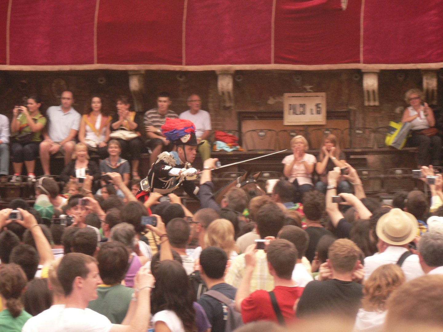 Carabiniere beim Palio in Siena im Juli 2009