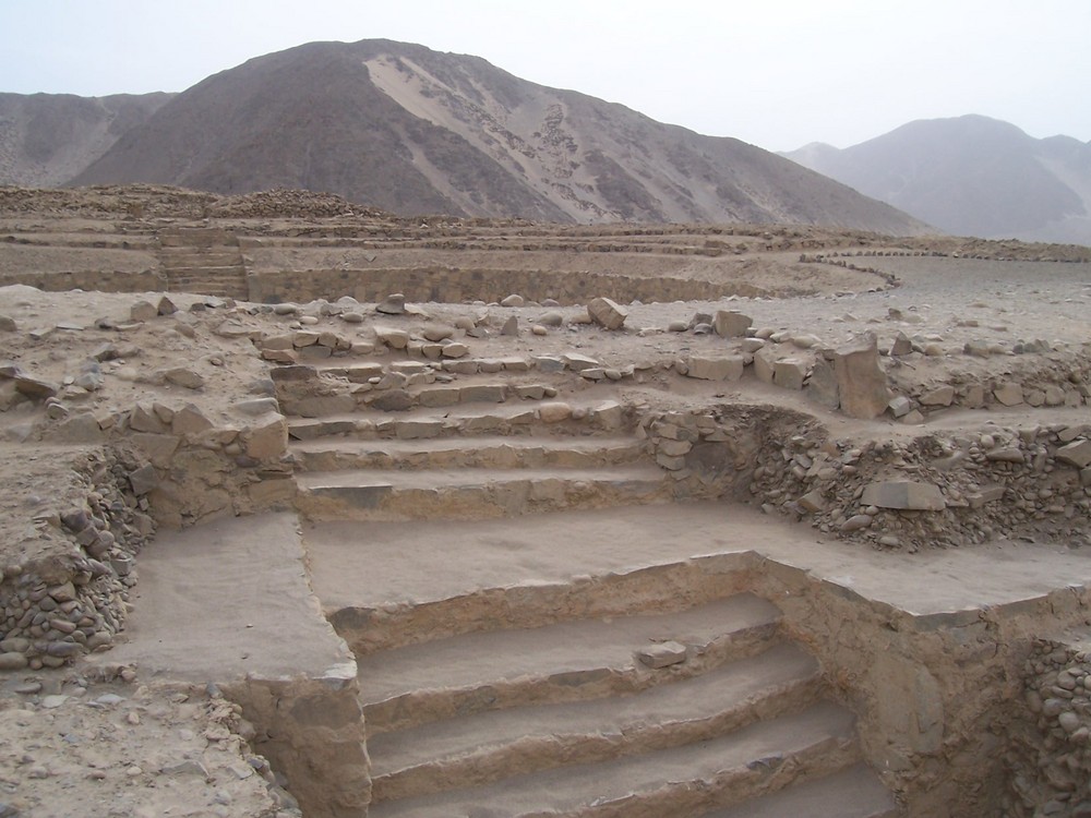 Caral, la ciudad sagrada mas antigua de América, templo anfiteatro