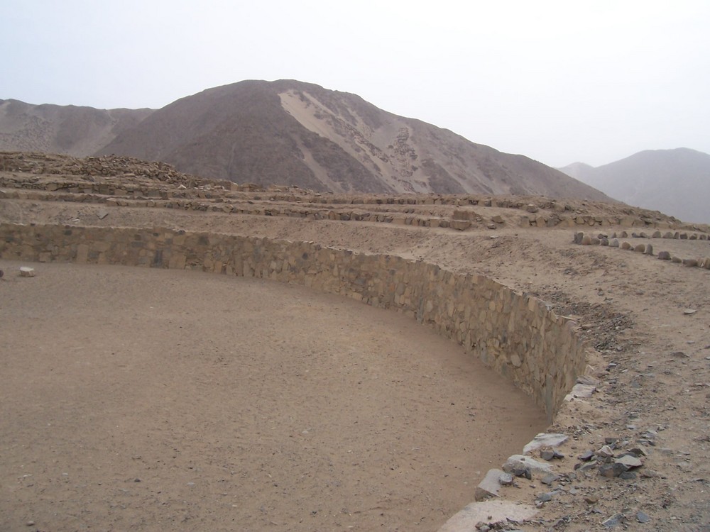 Caral, la ciudad sagrada mas antigua de América, templo anfiteatro 2