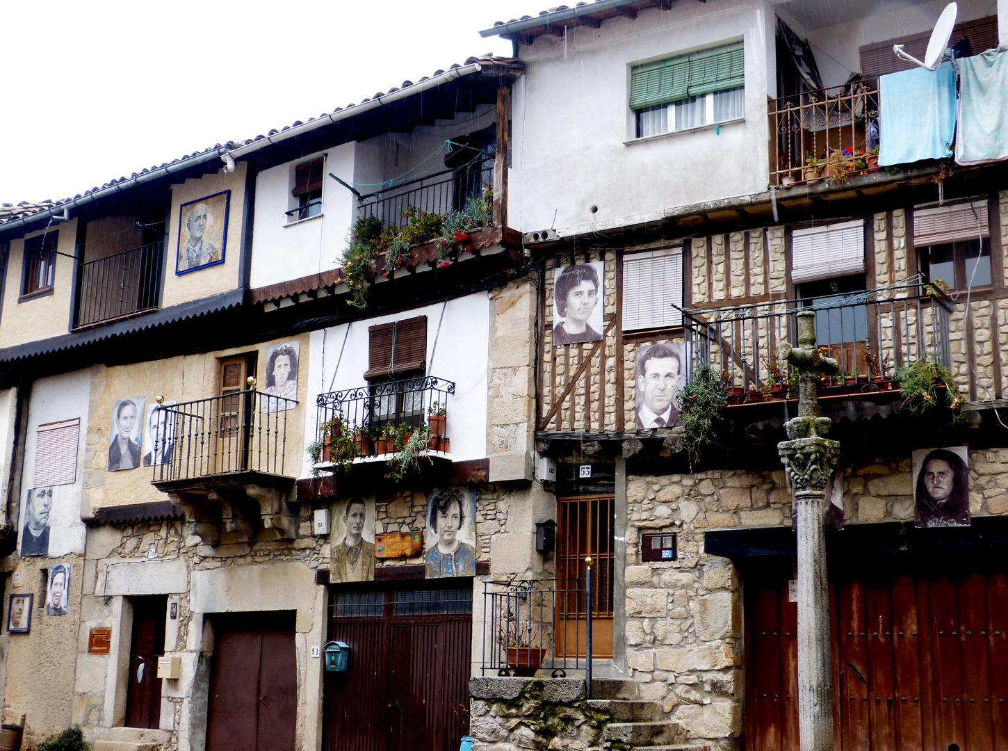 CARAS Y CASAS