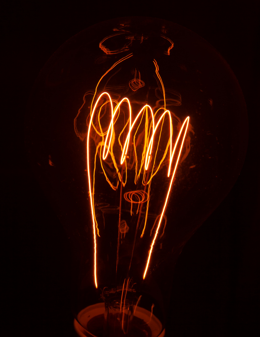 Carbon filament lamp