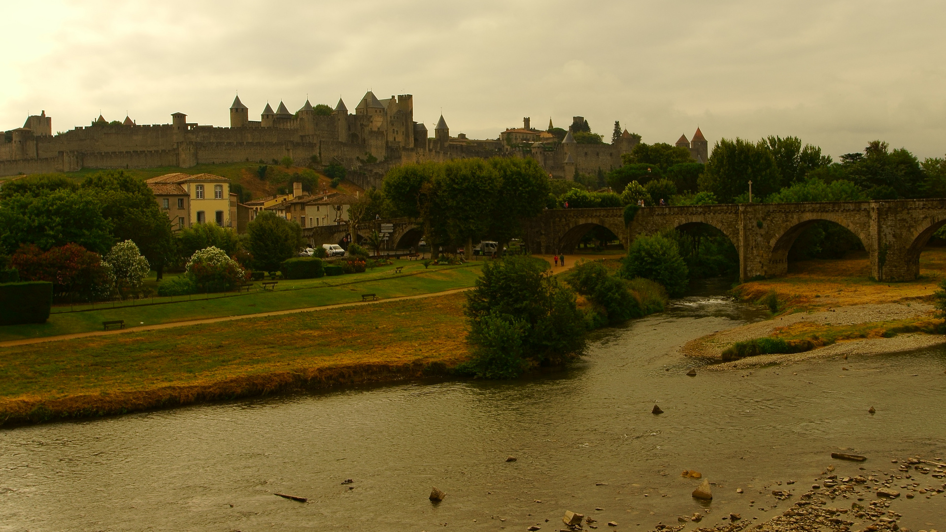 Carcassonne und vieux pont, mittelalterliche Stadt