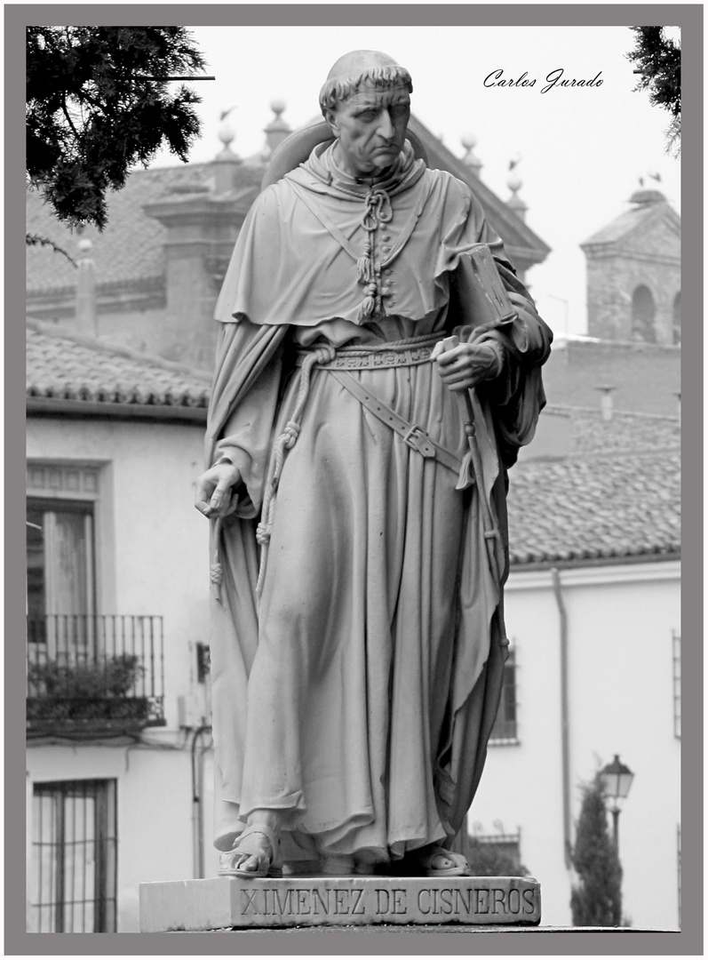 Cardenal Cisneros, frente a la fachada de la antigua Universidad Cisneriana en Alcala de Henares