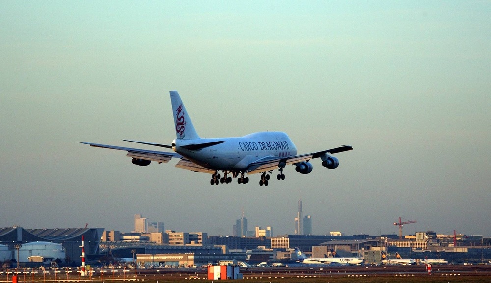 CARGO DRAGONAIR  Boeing 747