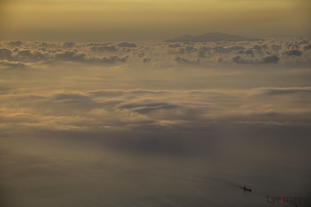 Cargo Ship on the sea (Frachter auf dem Meer)