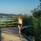 CARINA auf Steg im Abendlicht