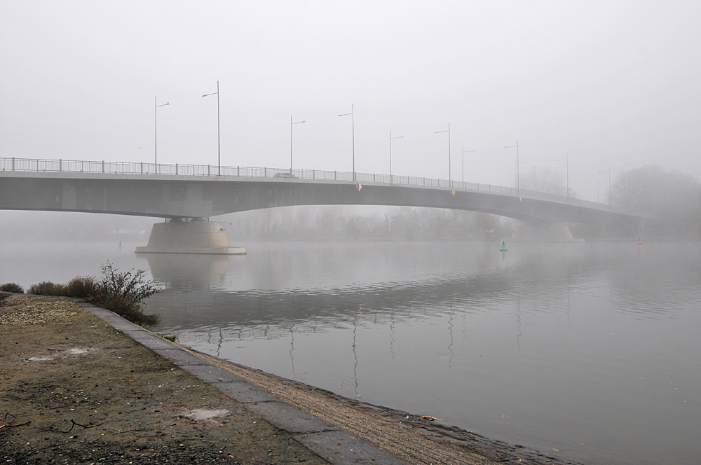 Carl-Ulrich-Brücke oder vom Glück, nicht in die Luft geflogen zu sein