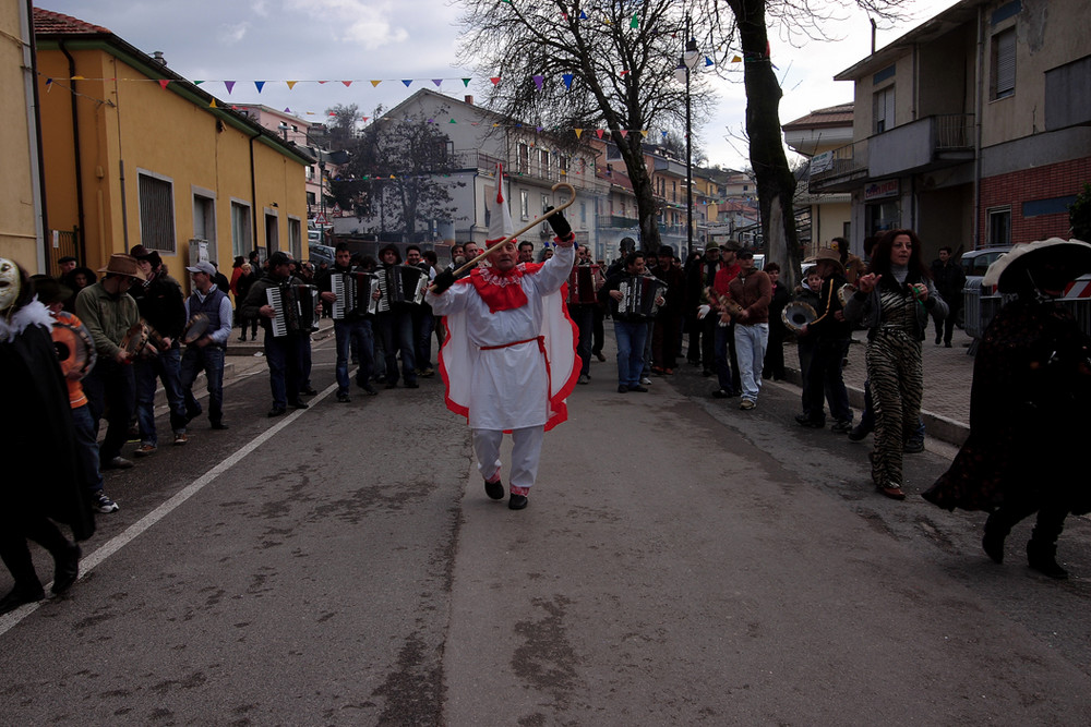 Carnevale di Montemarano a ritmo di tarantella e vino.