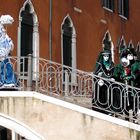 Carnevale di Venezia 2012 - Auf einer Brücke