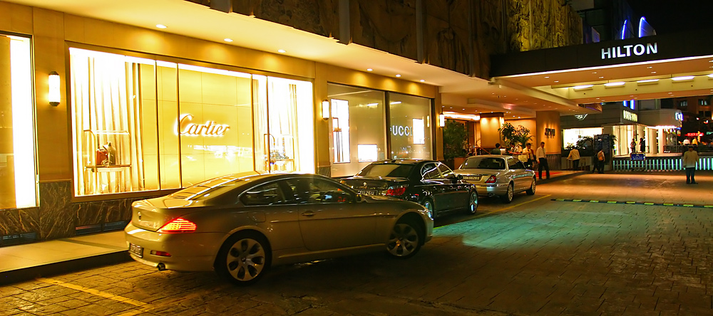 : carpark in front of the Hilton - Singapore :