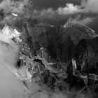 carrara, die marmorbrüche - marmor caves - cave di marmi - destruction of the mountains