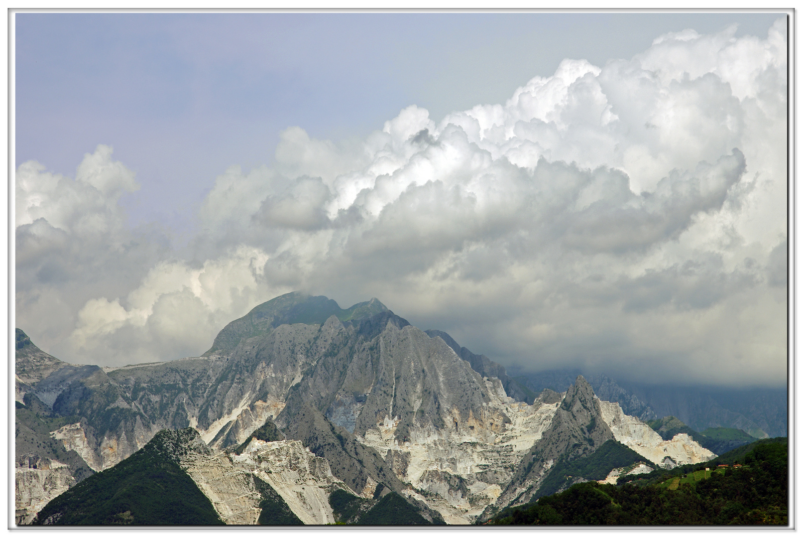 Carrara,un pensiero ai terremotati...