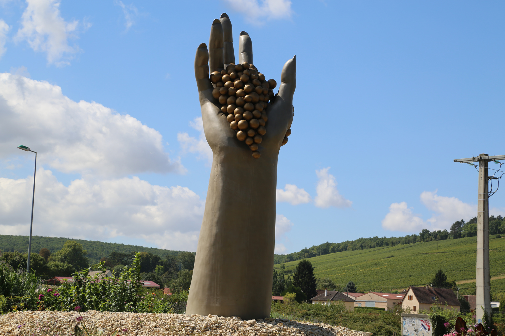 carrefour de chablis en bourgogne