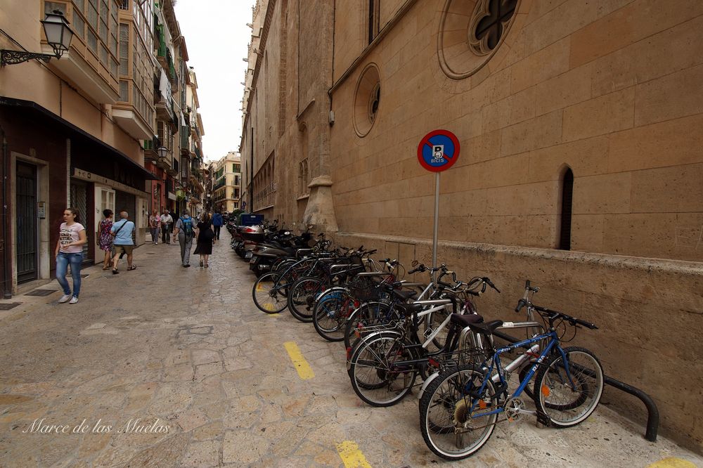 ...Carrer de Santa Eulalia...