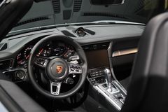 Carrera 4 Cockpit von der Seite