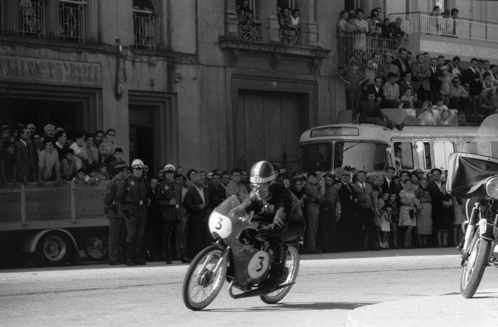 CARRERA DE MOTOS ALRREDEDOR DE LA MURALLA DE LUGO