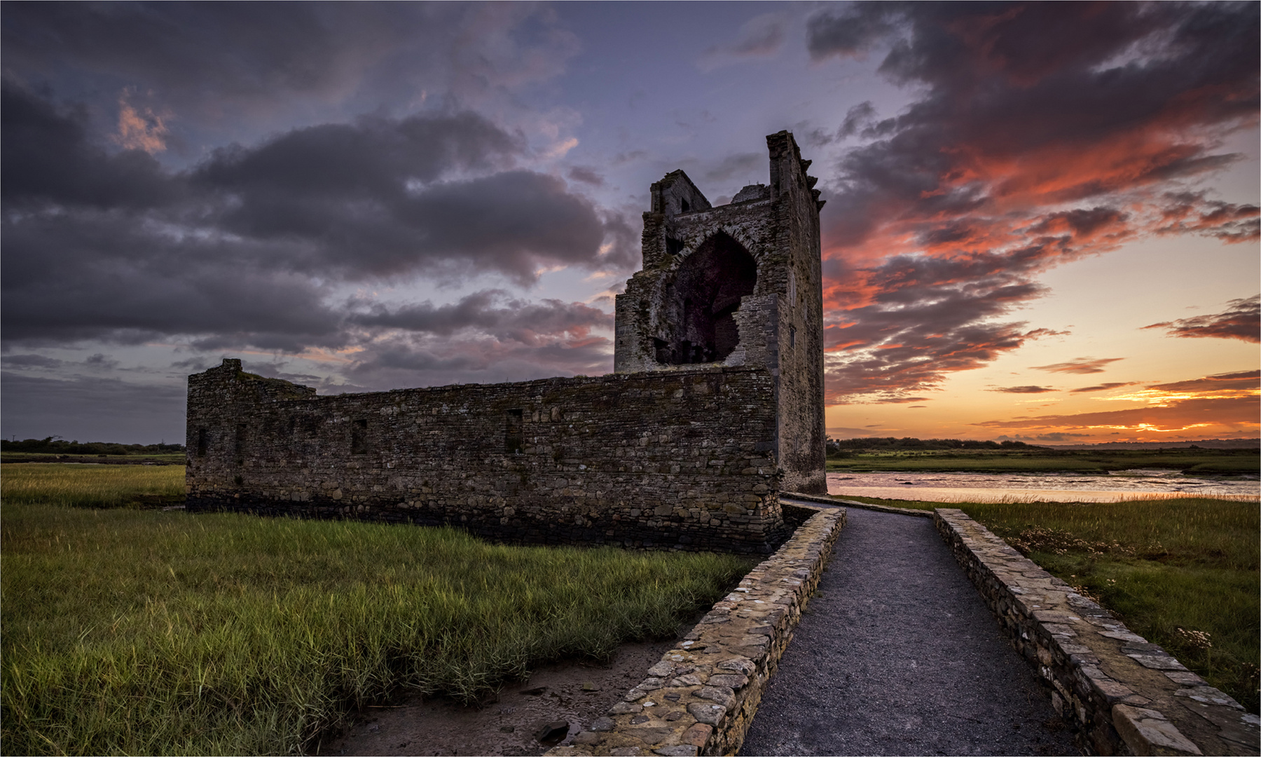 Carrigafoyle Castle