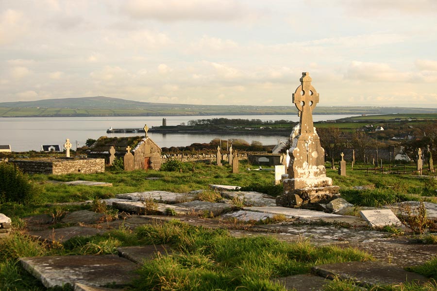 Carrigaholt Friedhof und Hafen...