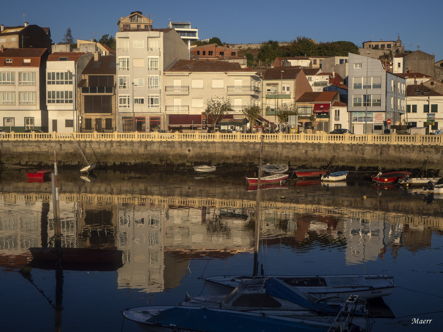 Carril a la puesta de sol