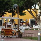 Carro en la plaza