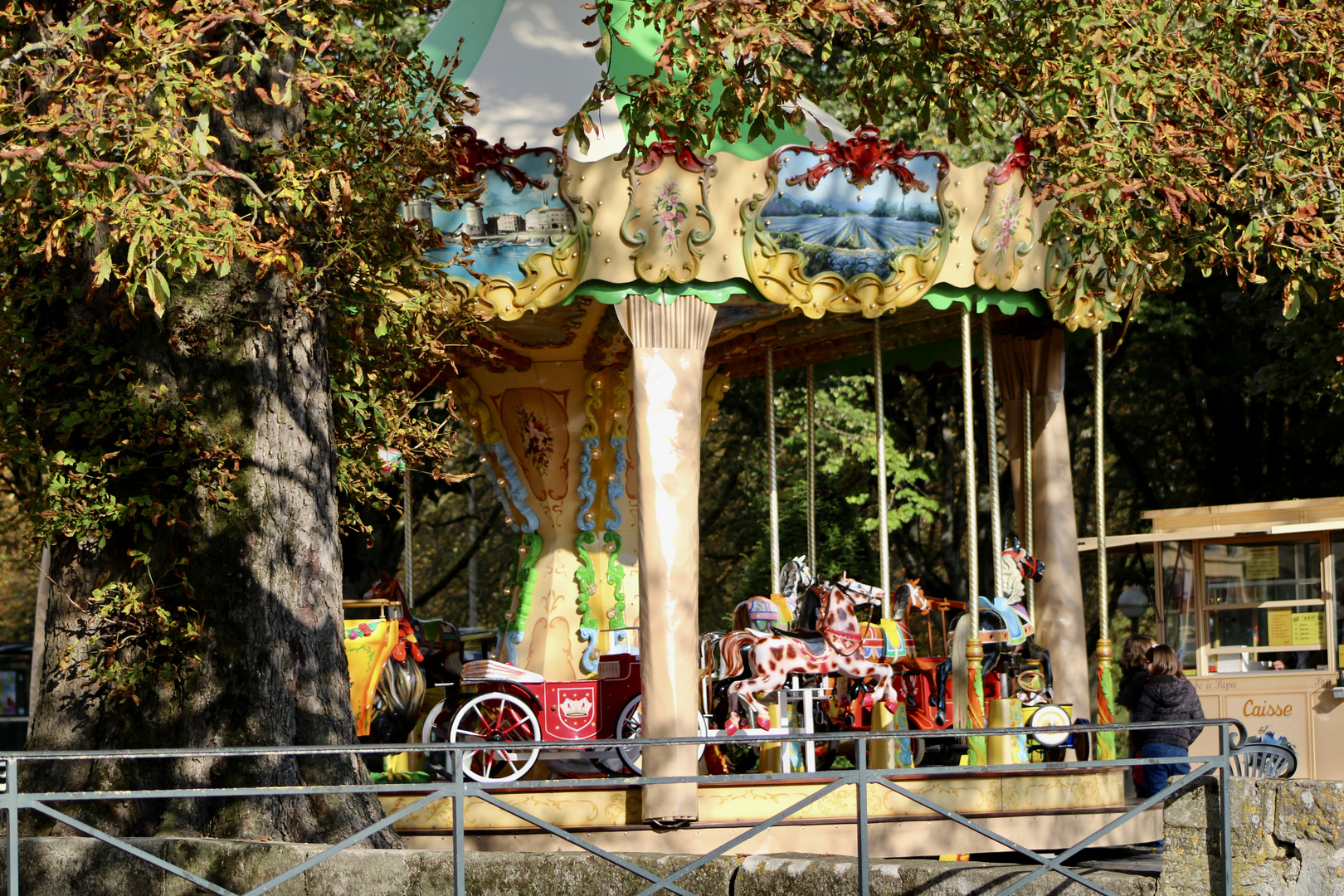 ... carrousel dans le parc !!!...