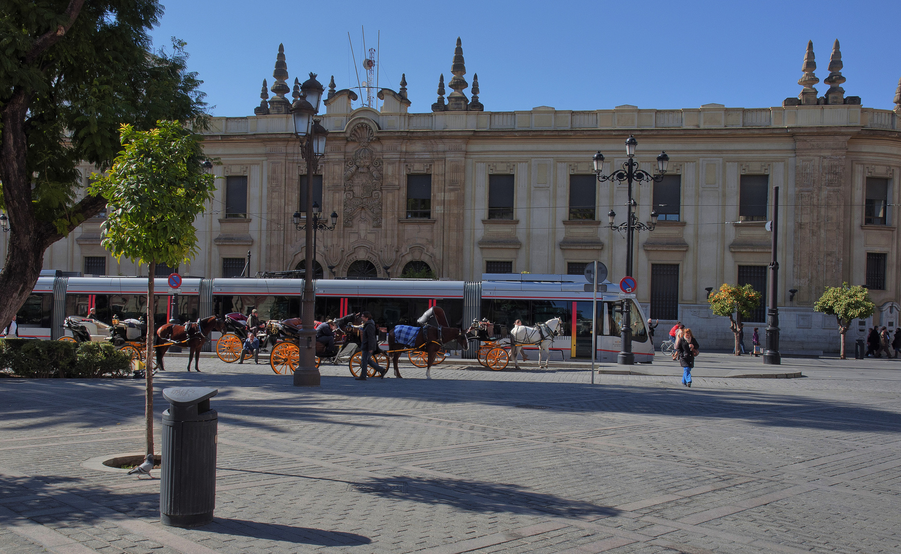 CARRUAJES Y TRANVIAS