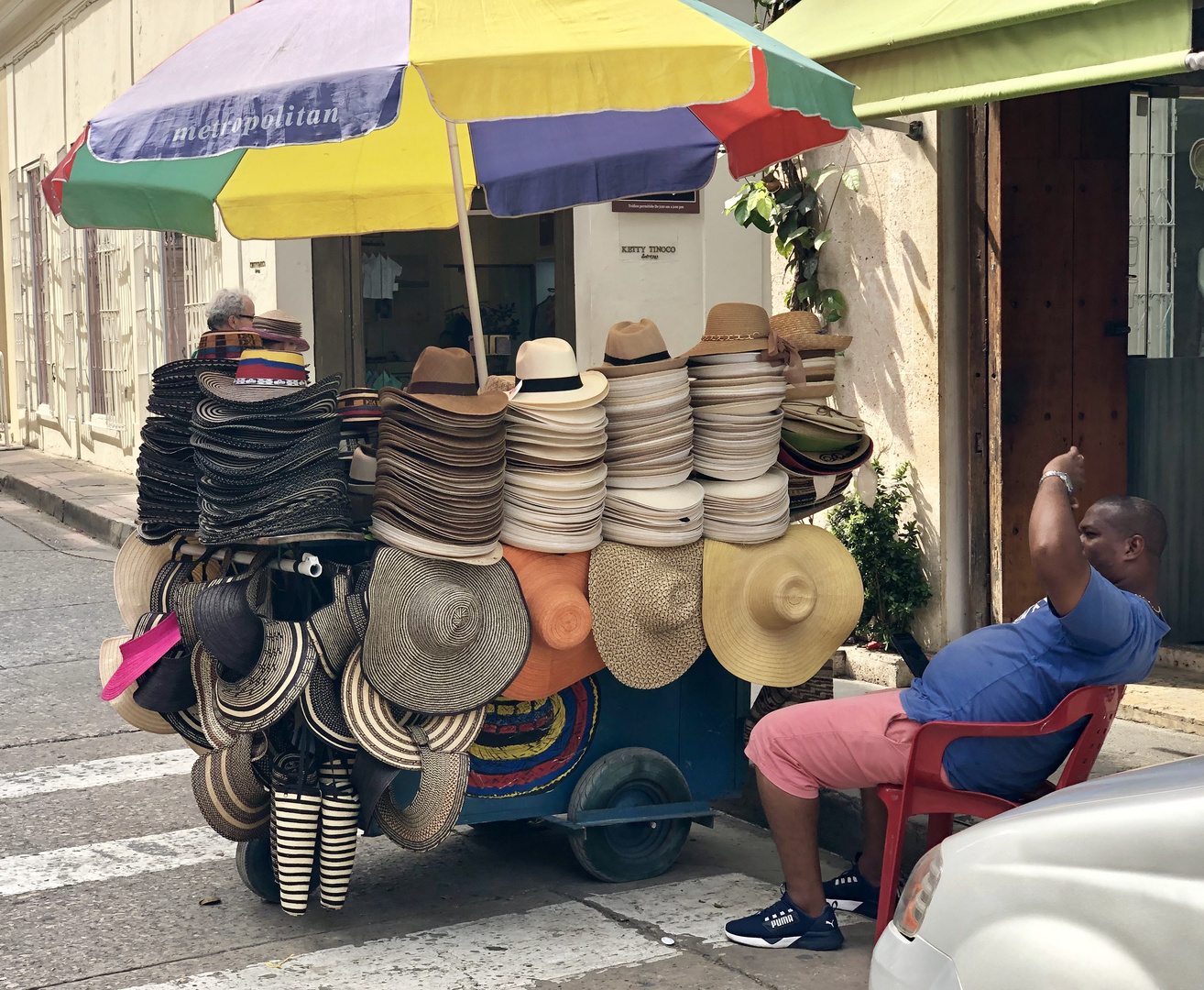 Cartagena 12, Hutverkäufer