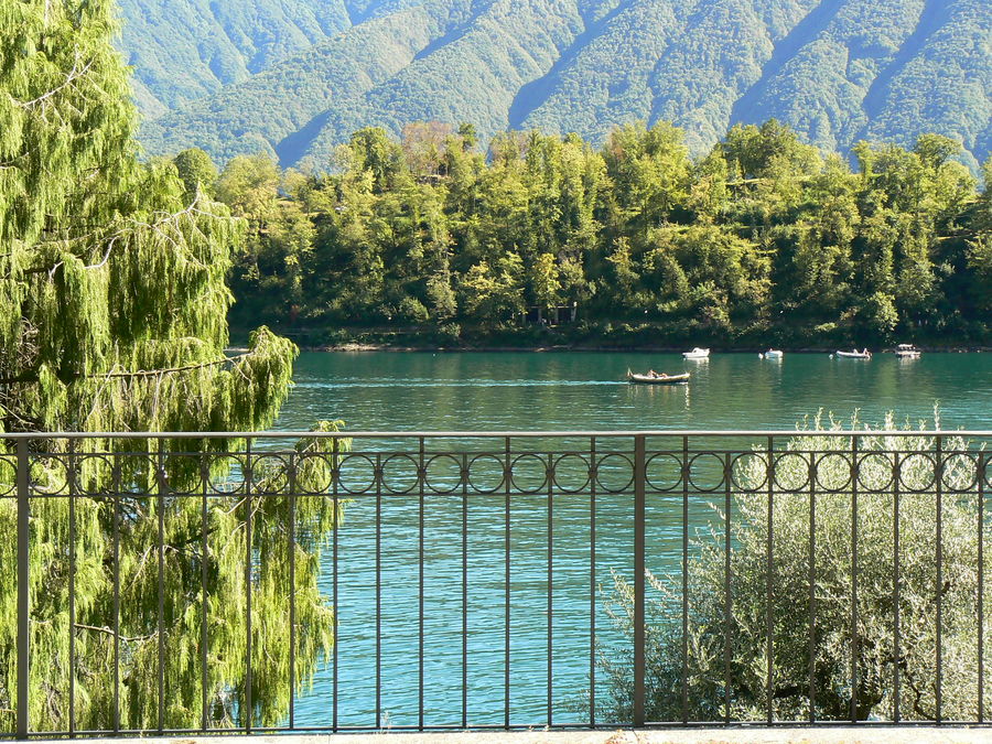 cartolina dal lago di como