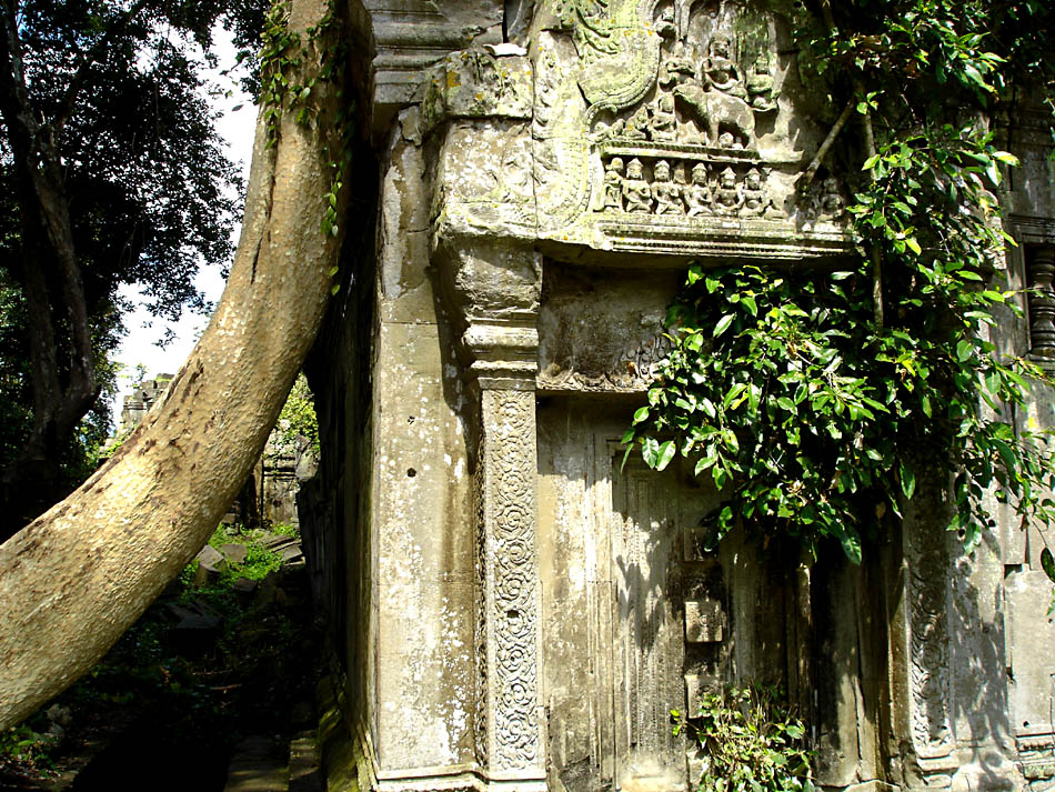 Carvings on Beng Melea Gate, II