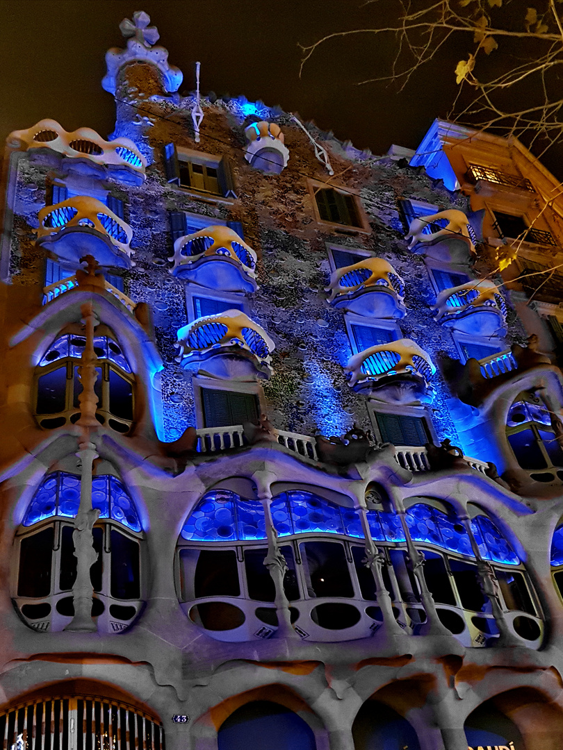 Casa Batlló blue night