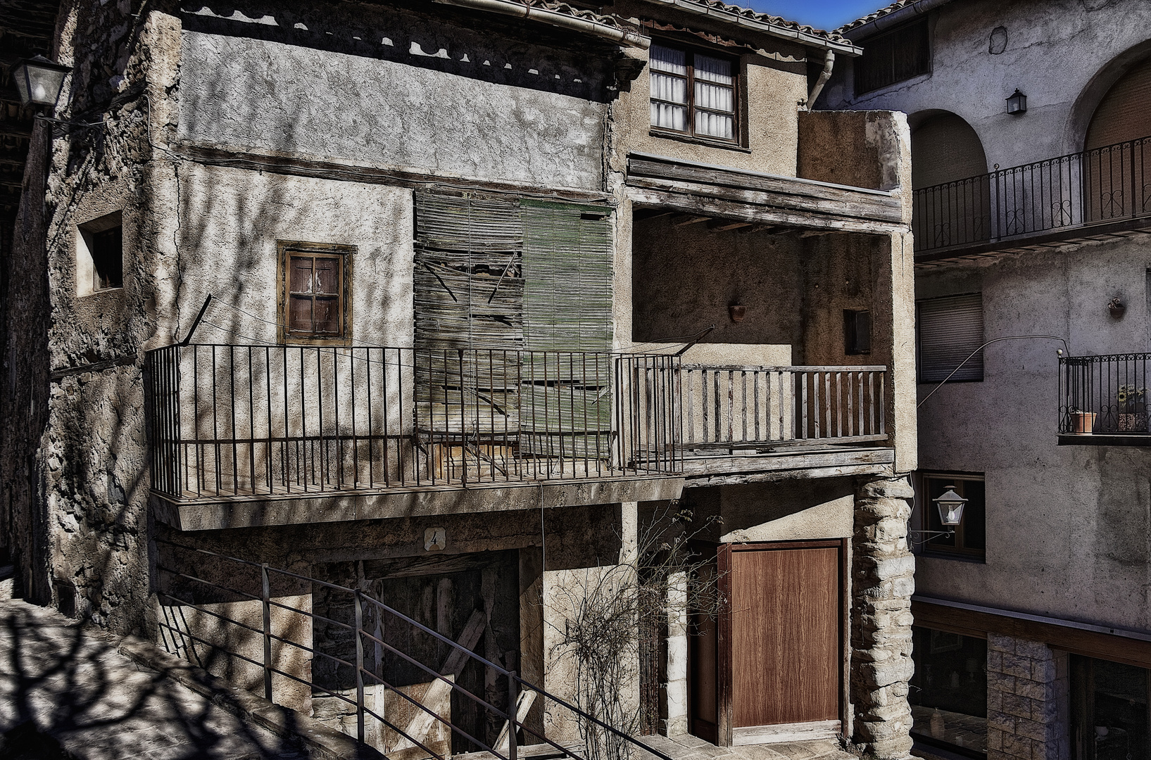 Casa con balcones