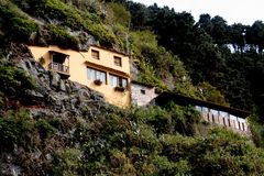 Casa-cueva en el risco