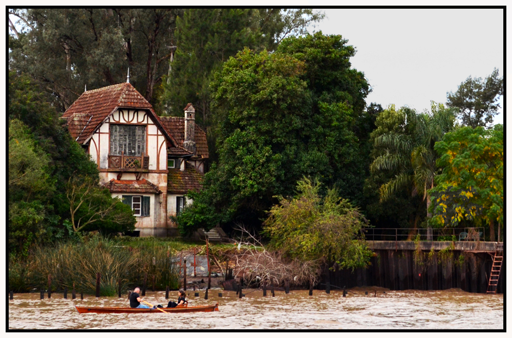 casa frente al rio.