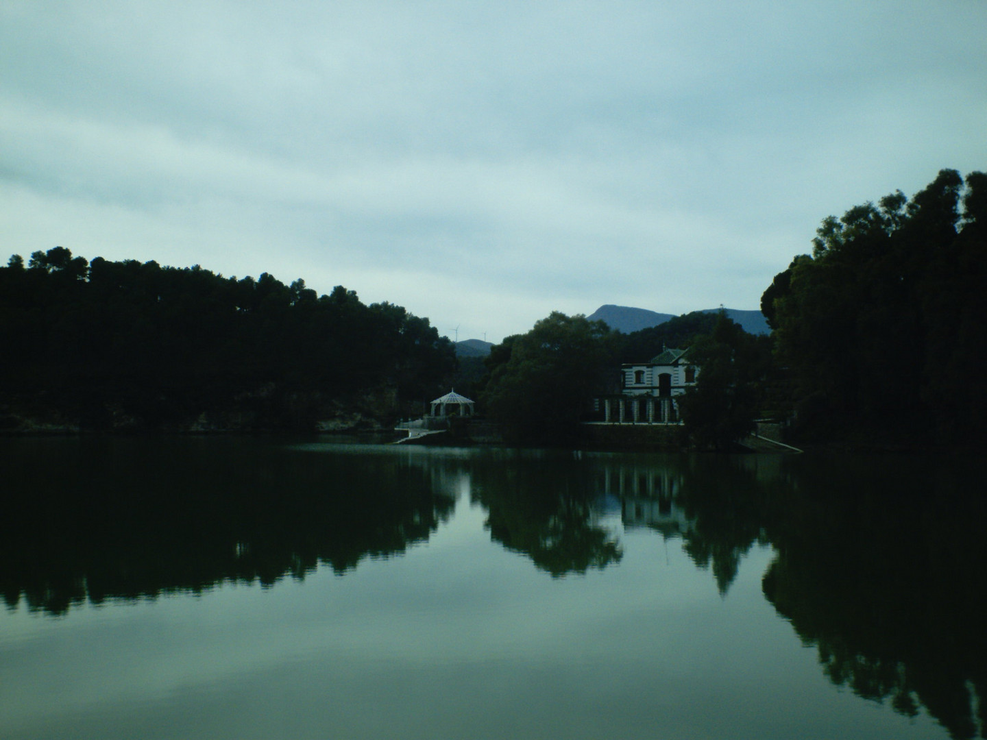 CASA JUNTO AL AGUA