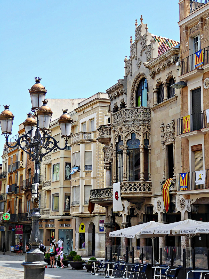 CASA NAVAS décorée de drapeaux