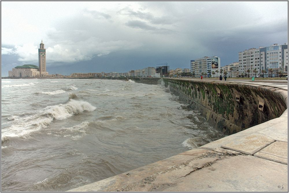 Casablanca mit drohender Himmel