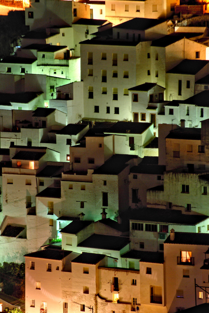 Casares bei Nacht