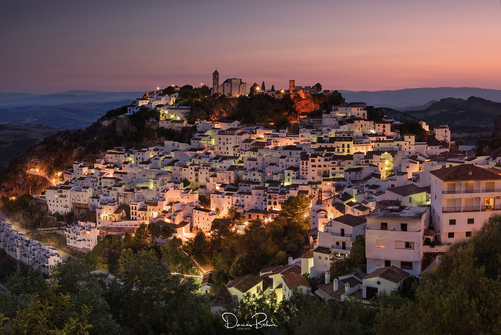 Casares bei Sonnenuntergang