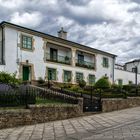 Casas  nuevas del pueblo de Portomarín