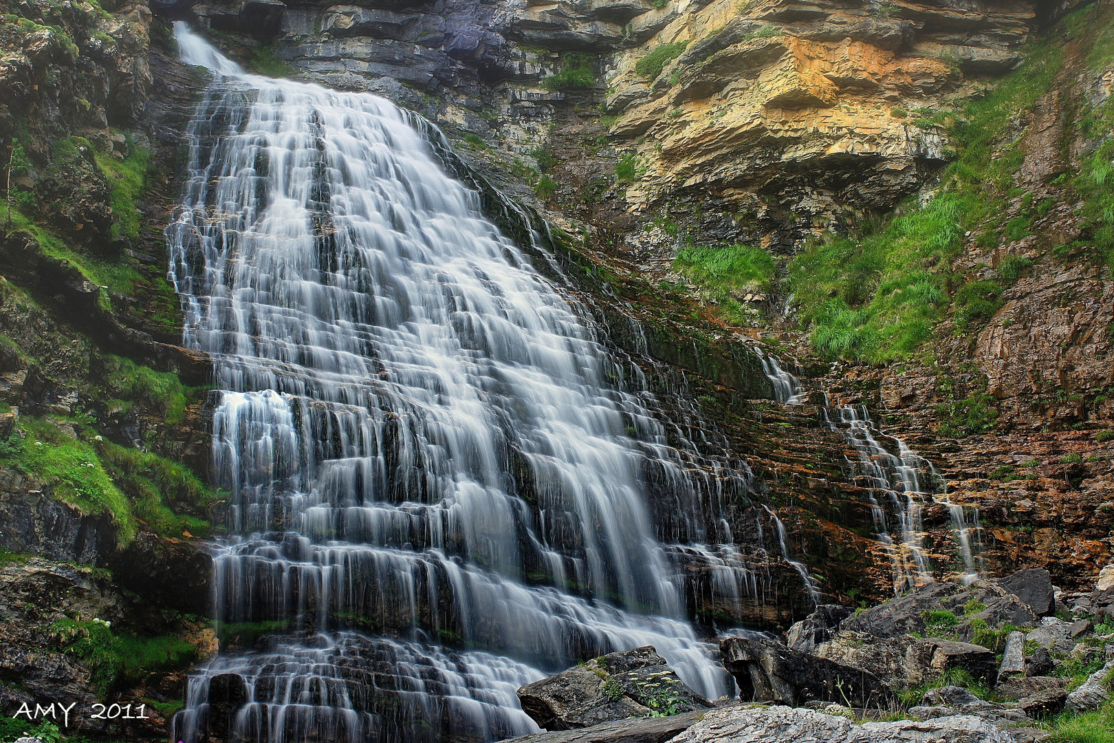 CASCADA COLA DE CABALLO- ORDESA.  Dedicada a SOR CARMEN MARCOS BÁSCONES..