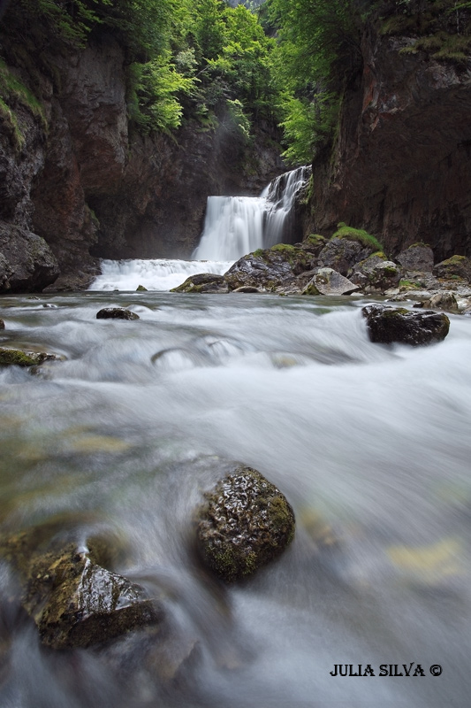 Cascada de la cueva