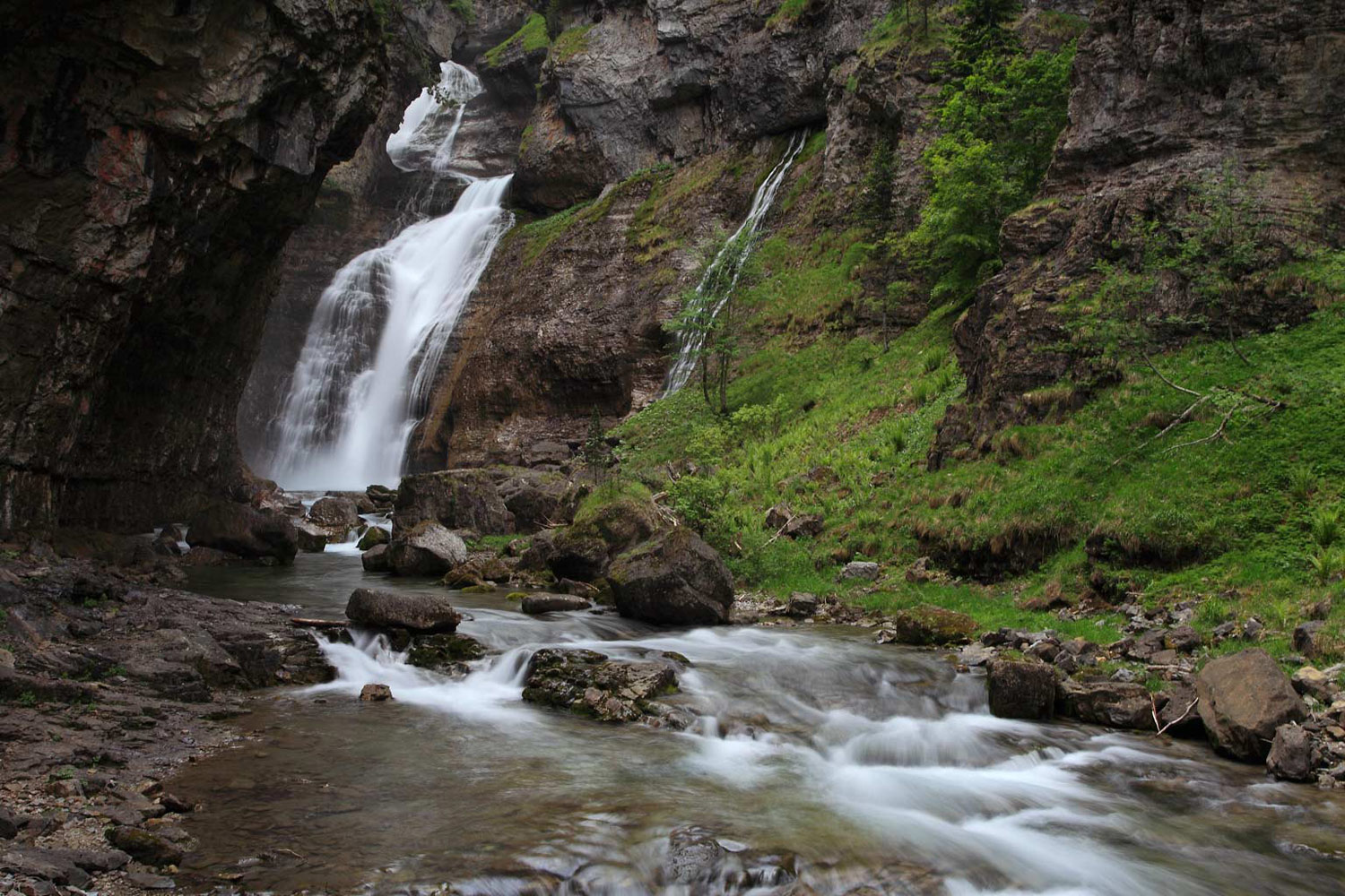 Cascada del estrecho