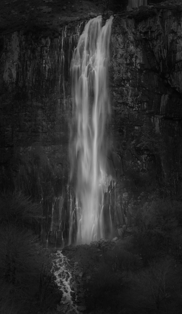 cascada en los Pirineos