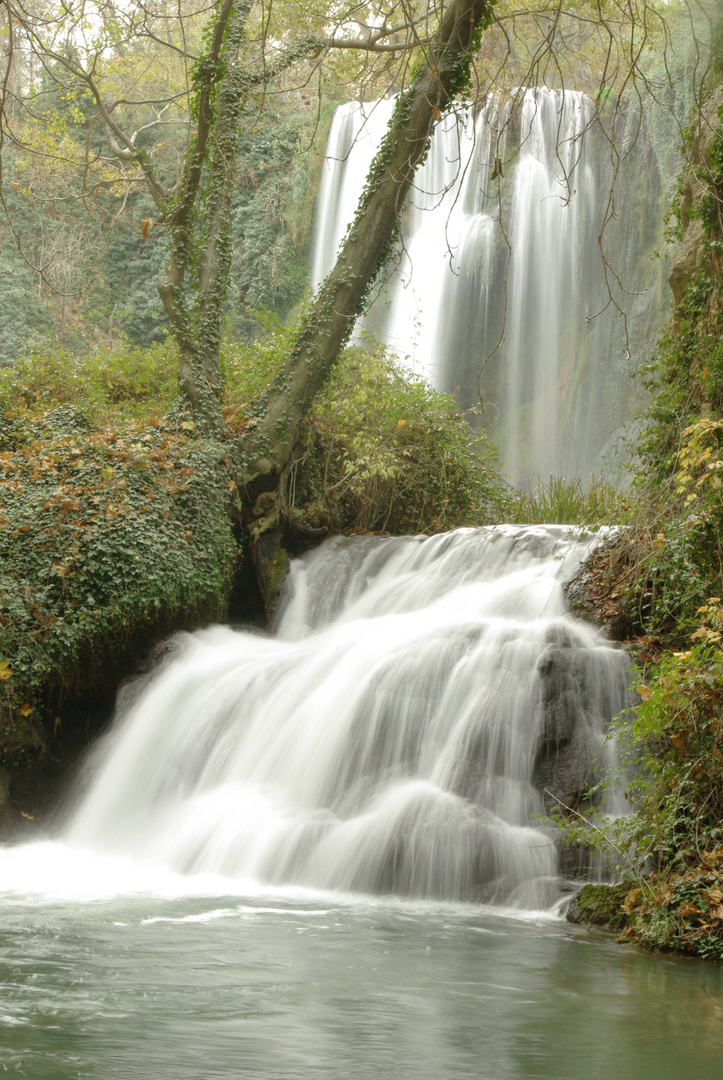 cascada monasterio de piedra