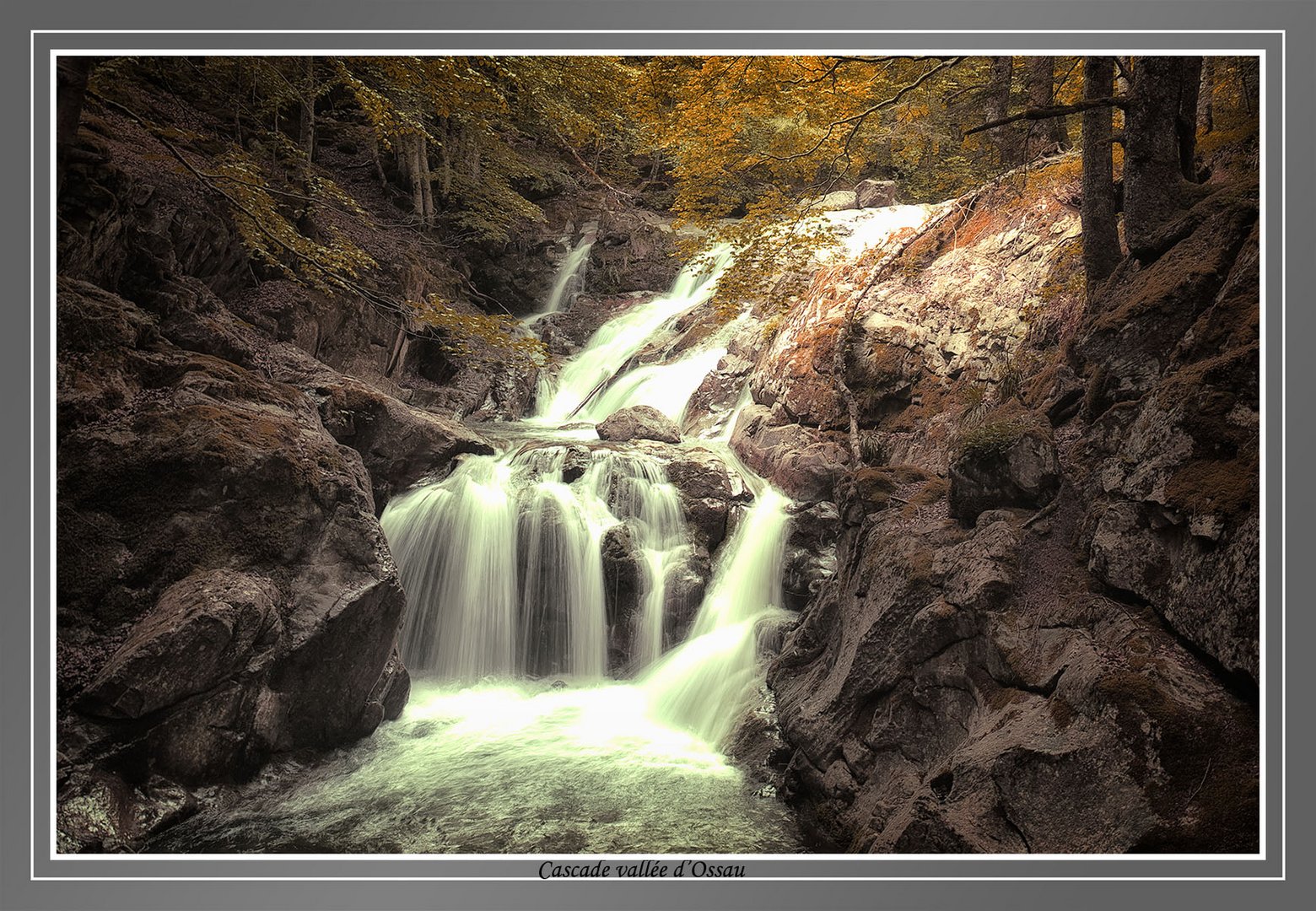 cascade dans la vallée d'Ossau